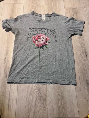 Yeezus Graphic kenye west tour (2013-2014) Tee with Pink Rose